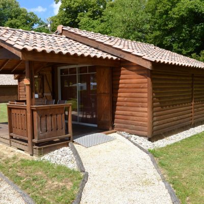 Chalet PMR camping le Château Hauterives en Drôme des Collines, palais idéal du Facteur Cheval