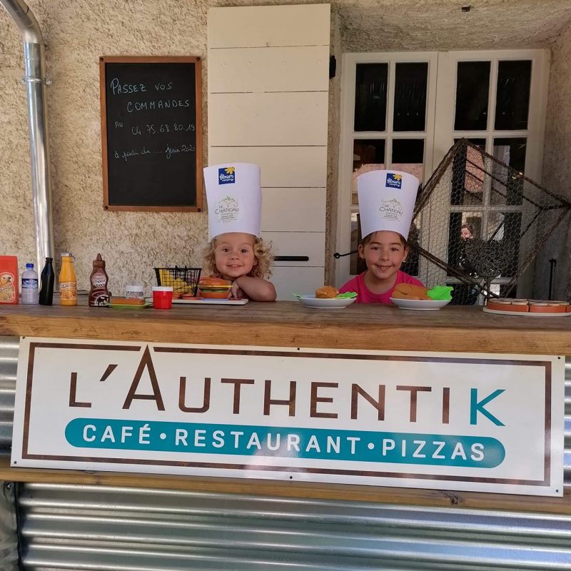 Restaurant l'AuthentiK du camping le Château à Hauterives, palais idéal du Facteur Cheval