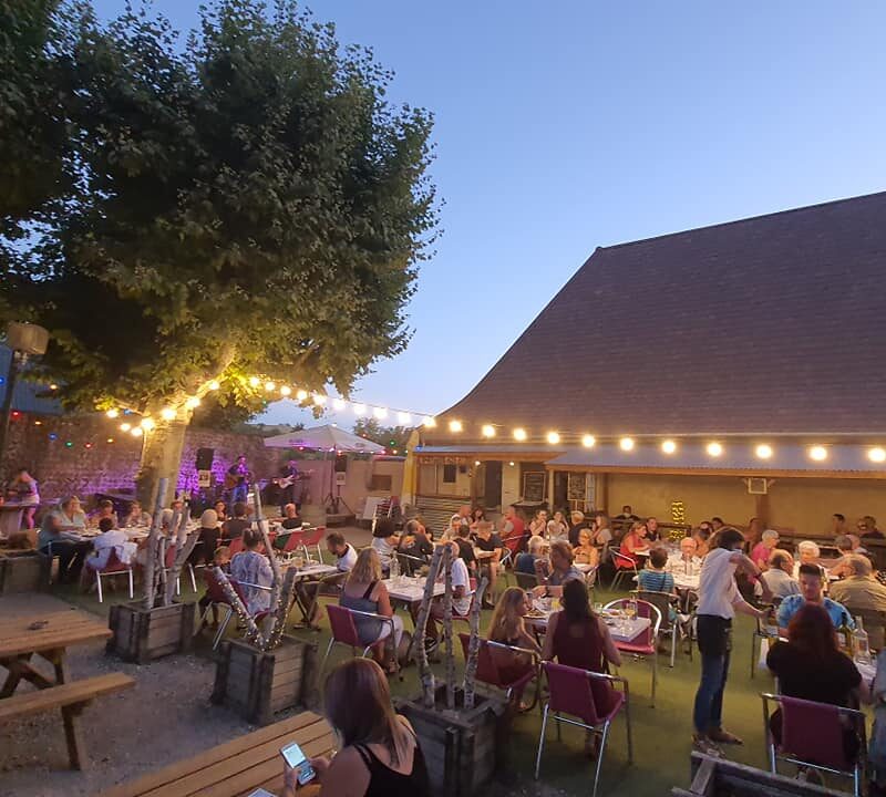 Restaurant l'AuthentiK du camping le Château à Hauterives, palais idéal du Facteur Cheval