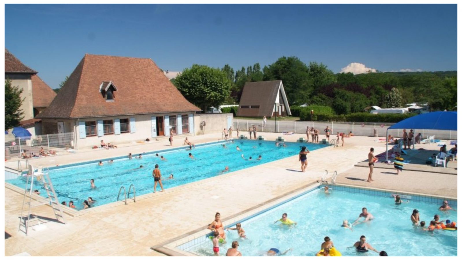 Piscine communale du camping le Château à Hauterives, palais idéal du Facteur Cheval