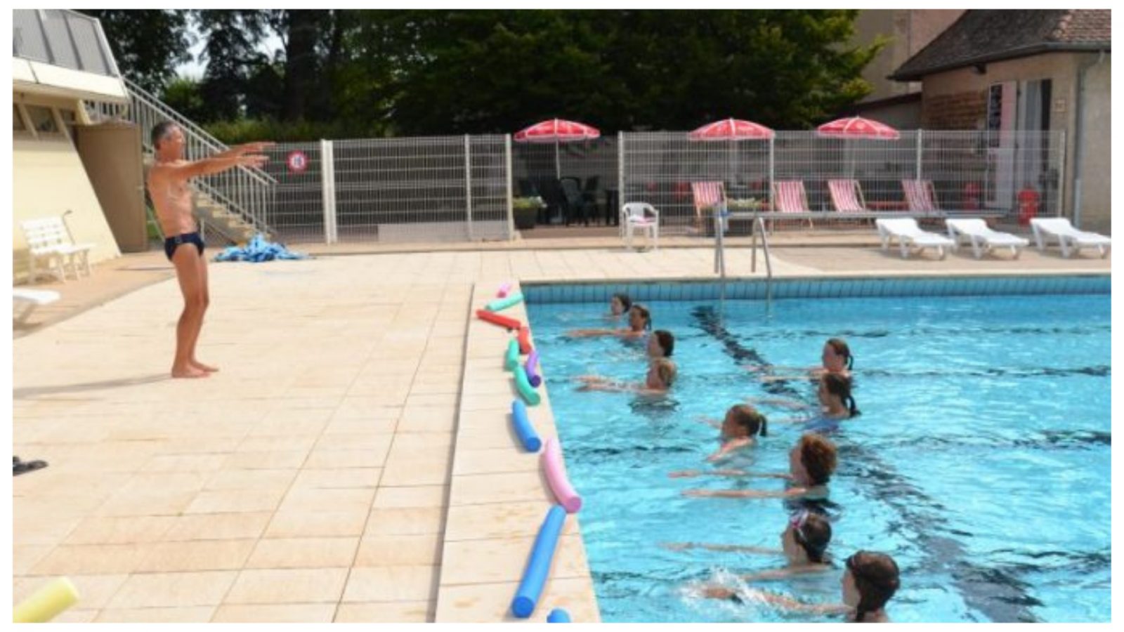 Piscine communale du camping le Château à Hauterives, palais idéal du Facteur Cheval