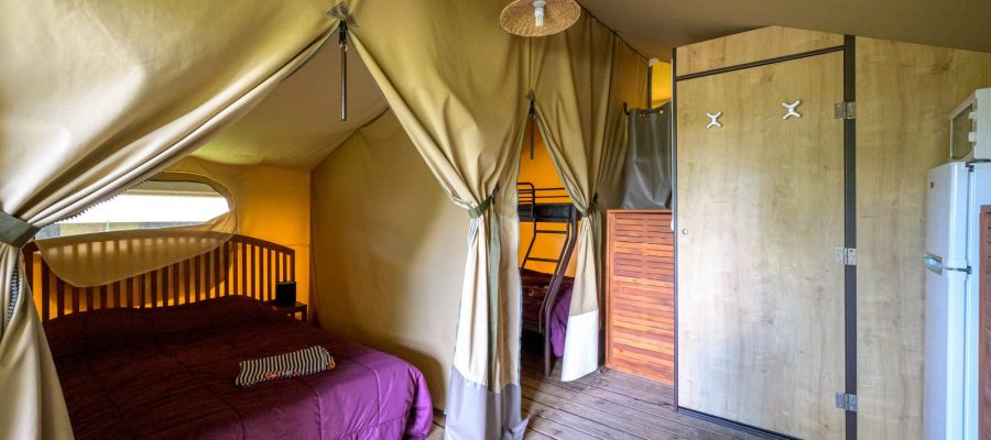 Kenya camping le Château Hauterives en Drôme des Collines, palais idéal du Facteur Cheval