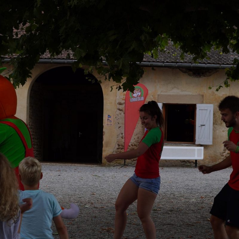 Le mini-club du camping Le Château Hauterives, le palais idéal du Facteur Cheval