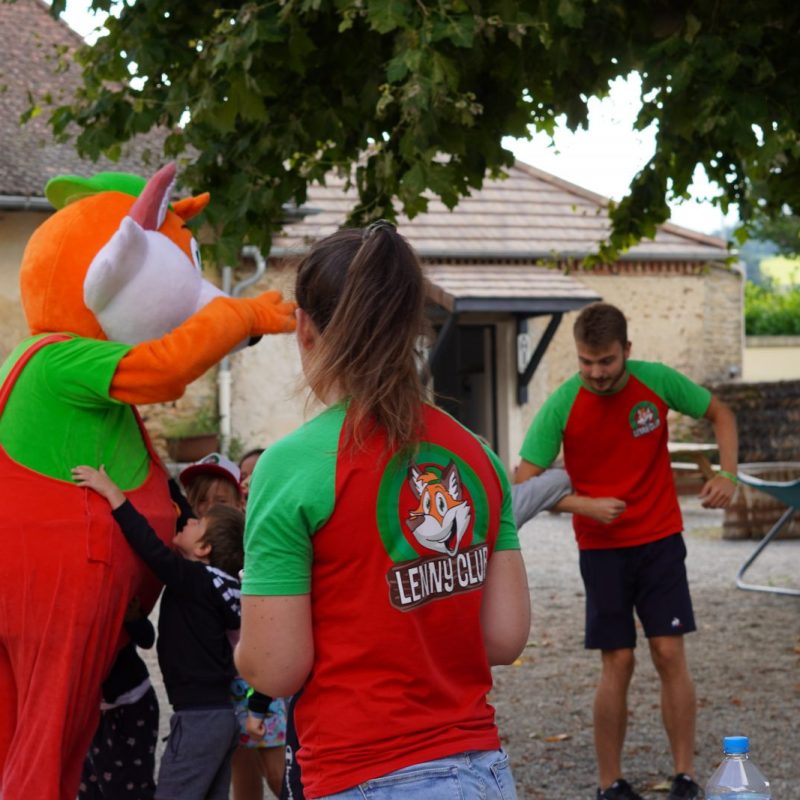 Le mini-club du camping Le Château Hauterives, le palais idéal du Facteur Cheval