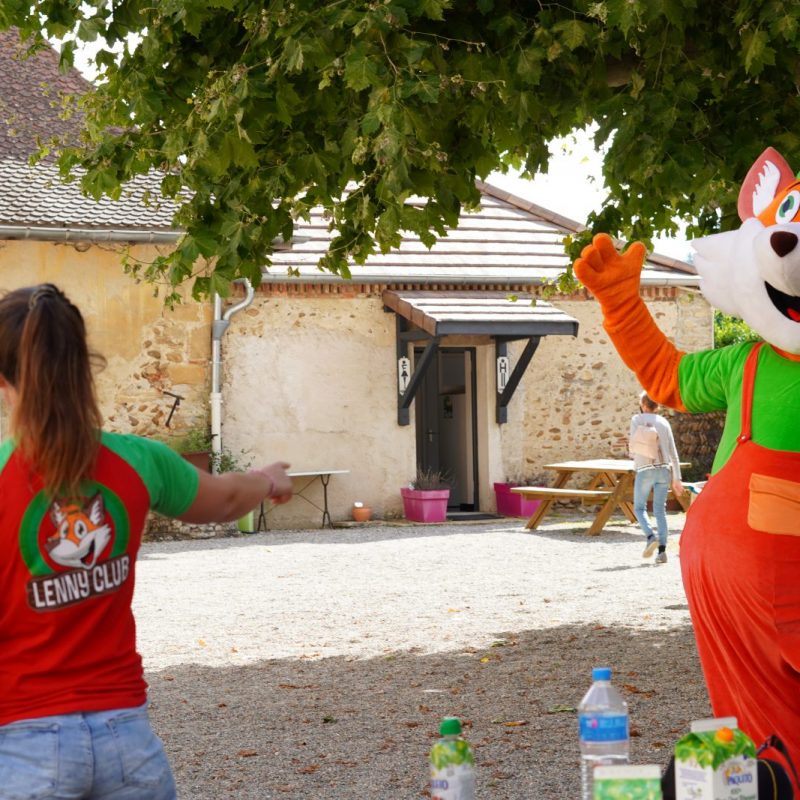 Le mini-club du camping Le Château Hauterives, le palais idéal du Facteur Cheval