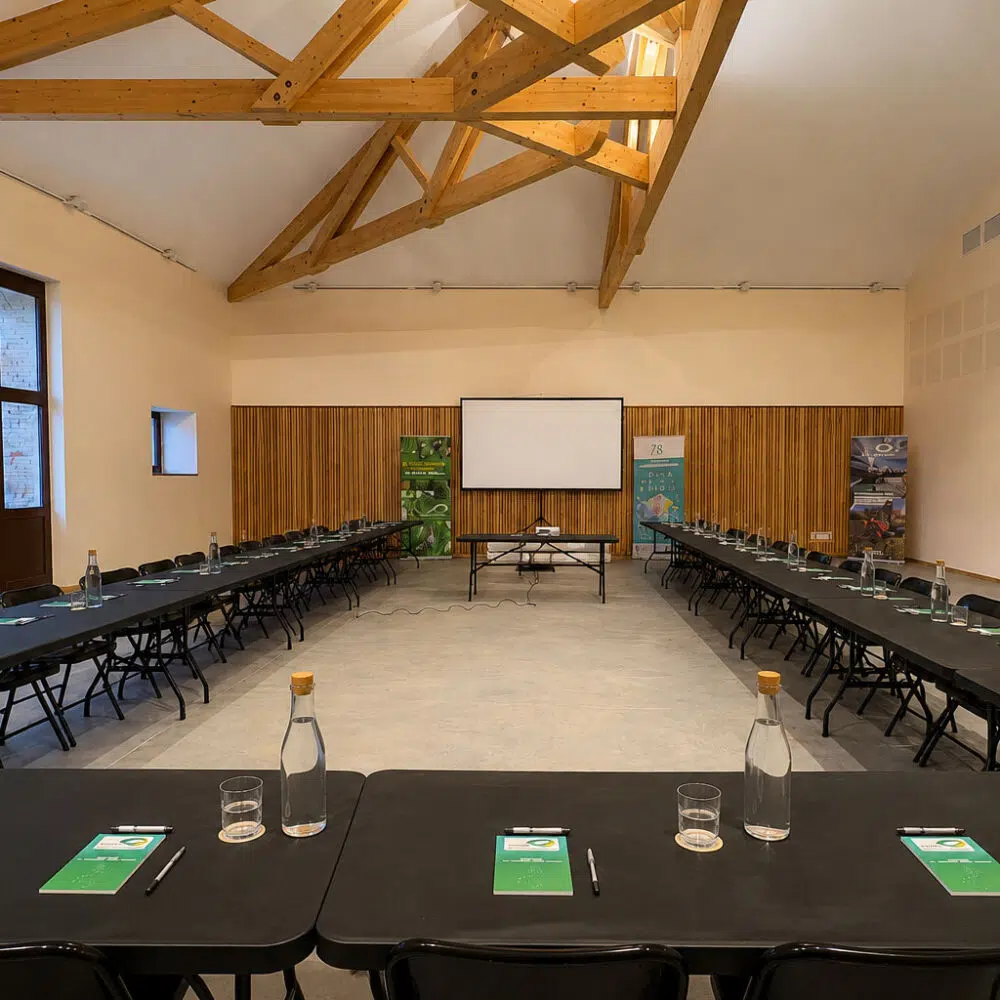 Salle-reunion-format-u